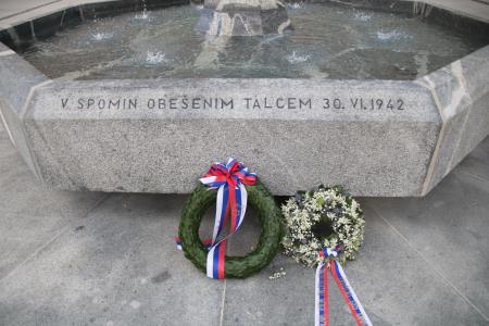 Spominska svečanost na Trgu talcev 